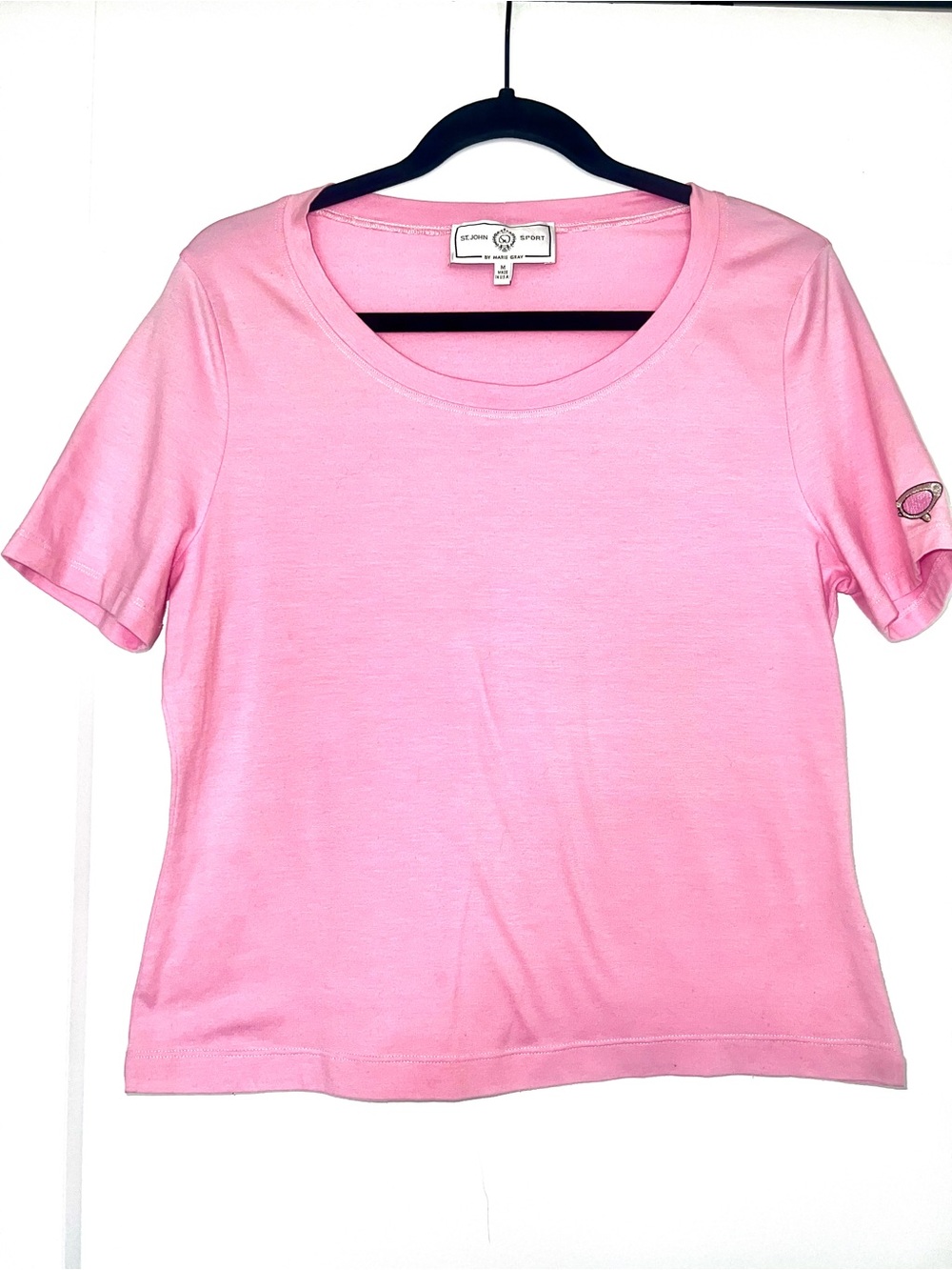 ST JOHNS SPORT pink Tshirt with embroidered cat eye glasses on sleeve, size M